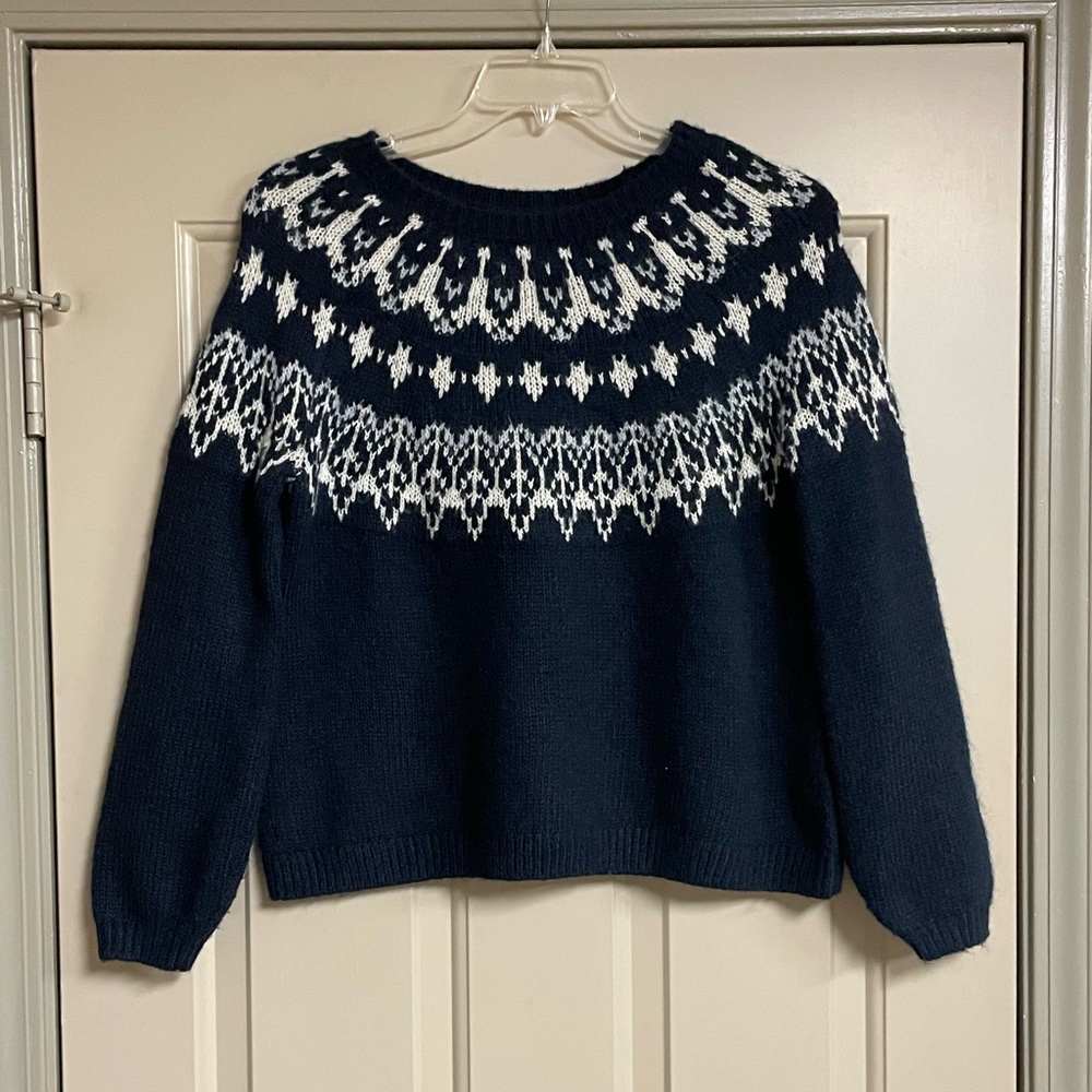 Old Navy Women’s Size Small Dark Blue and Off-White Fair Isle Sweater